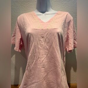 D&Co. Pink embroidered v Top XL